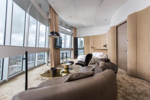 Posezení v ubytování Vilnius TV Tower Apartments DEBESYS