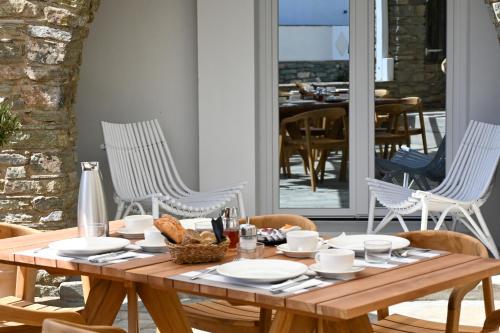 Gallery image of ALASI Tinos Jacuzzi Hotel in Agios Ioannis Tinos