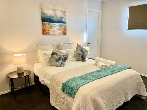 Ένα ή περισσότερα κρεβάτια σε δωμάτιο στο Morden spacious new house