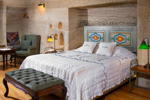 Superior Cave Suite