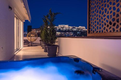 Elegant 2BR with Jacuzzi & Acropolis View