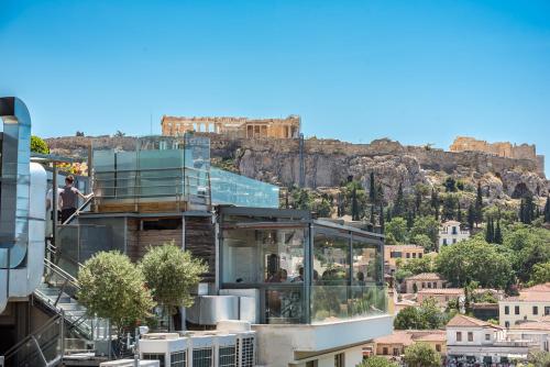 Elegant 2BR with Jacuzzi & Acropolis View