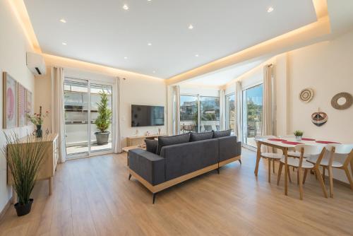 Elegant 2BR with Jacuzzi & Acropolis View