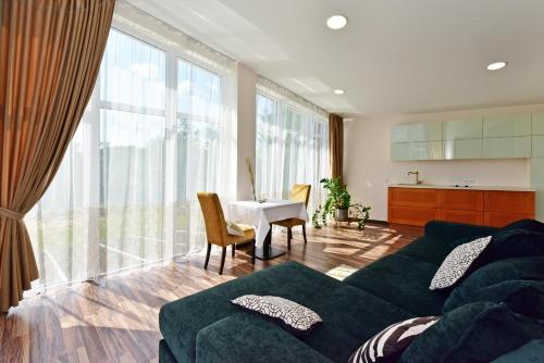 Ruang duduk di Green Harmony
