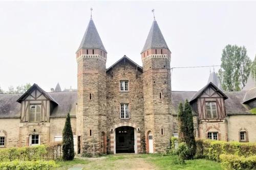 Grand gîte dans les communs d'un Château