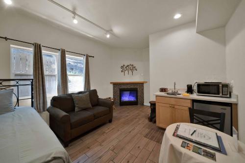Dapur atau dapur kecil di The Inn at Shasta Lake