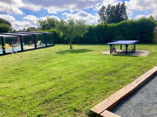 Zahrada ubytování LES ROCHES gîte