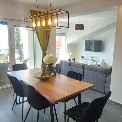 TV a/nebo společenská místnost v ubytování Sea View Luxury Apartment Diva Lux, Čiovo, Okrug