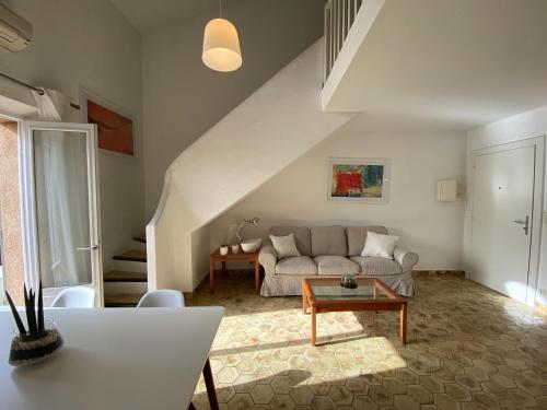 Fotografia z galérie ubytovania Appartement 6 avec deux chambres - LES SUITES DE ROBINSON - Résidence avec piscine en bord de Siagne, à Mandelieu-La-Napoule v destinácii Mandelieu La Napoule