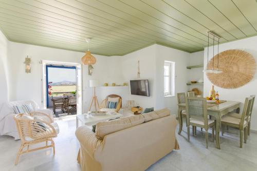 Pergola Paros Cycladic House by the Sea+Pool
