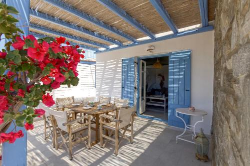 Pergola Paros Cycladic House by the Sea+Pool