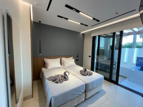 Ένα ή περισσότερα κρεβάτια σε δωμάτιο στο Poseidon Beach Hotel