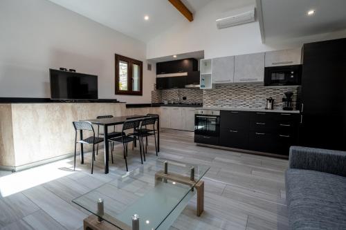 a kitchen with a table and chairs in a room at 20 metri dal mare in Imperia