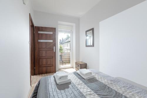 a bedroom with a bed with two towels on it at Apartament GUCIO Dziwnów 200m do plaży in Dziwnów