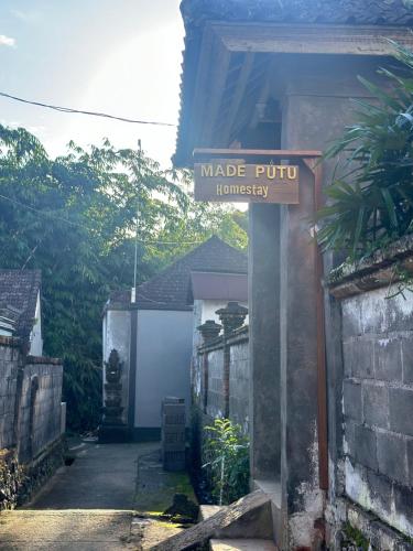 a sign for a made pitino homestead at Made Putu homestay in Sidemen