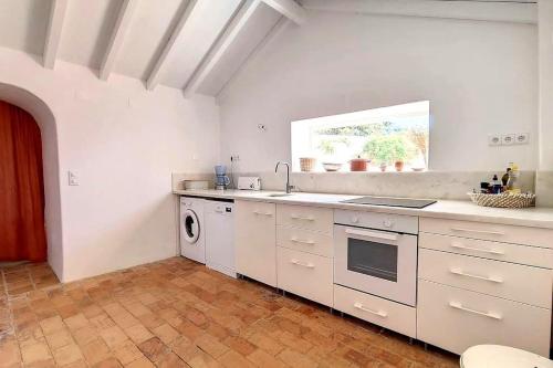 Dapur atau dapur kecil di Casa Típica com Pátio e Tanque