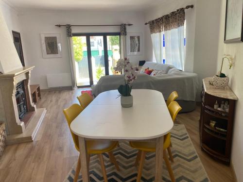 Φωτογραφία από το άλμπουμ του Cotovia Lodge σε Σεσίμπρα