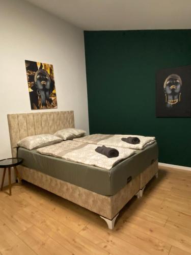 8 Fully Equipped Studio shared Apt w Terrace Margareten