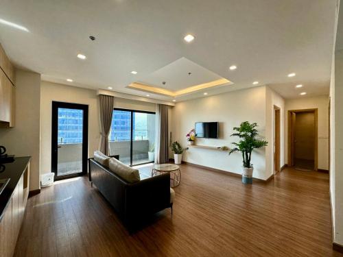 a large living room with a couch and a tv at Tony Apartment -FLC Sea Tower Quy Nhon in Quy Nhon