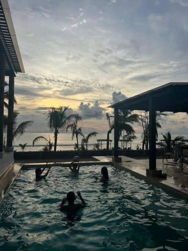 a group of people swimming in a swimming pool at Casa nueva, moderna vista al mar in Carrizal