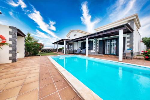 Endless Summer - Private Pool and BBQ by Lanzarote Vacation Homes