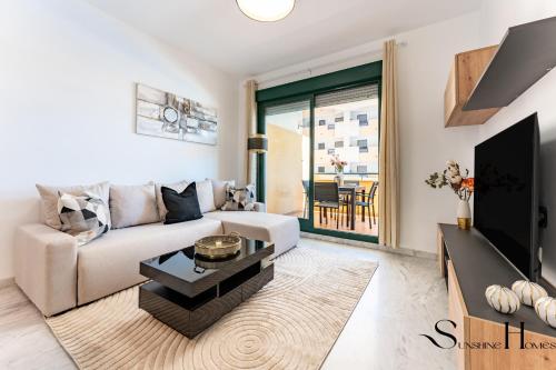 Elegant 2 Bed 2 Bath Apartment, Pool, Views, Parking