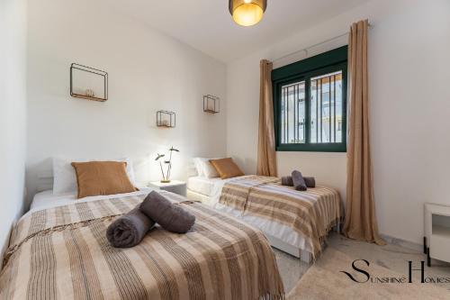 Elegant 2 Bed 2 Bath Apartment, Pool, Views, Parking