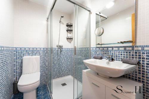 Elegant 2 Bed 2 Bath Apartment, Pool, Views, Parking