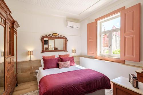 a bedroom with a large bed and a window at Feel Discovery Villa Aura Douro Valley in São Martinho de Mouros