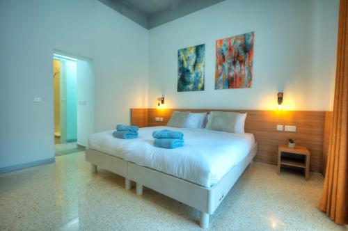 Postel nebo postele na pokoji v ubytování Tasteful 2bedrooms with Maltese balcony MCOP1-2