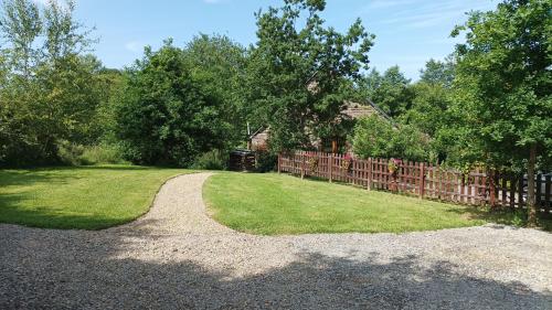 Zahrada ubytování Le Moulin des Hiboux - Gite avec salle de jeux games room