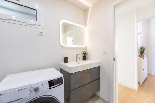 Stylish 2BD Apt in the Centre 10 minutes away from the Beach