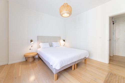 Stylish 2BD Apt in the Centre 10 minutes away from the Beach