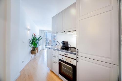 Stylish 2BD Apt in the Centre 10 minutes away from the Beach
