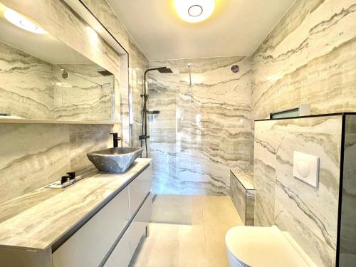 Astoria luxury apartment- 3 bathrooms