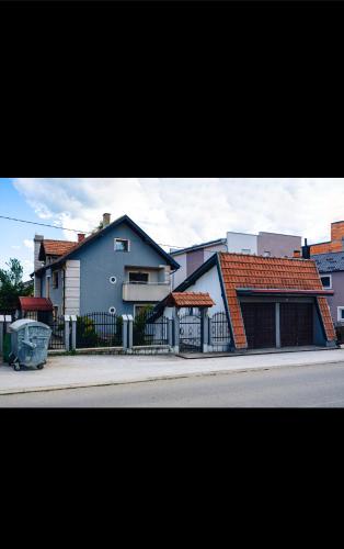 a group of houses on the side of a street at Apartman Parta in Bački Brestovac
