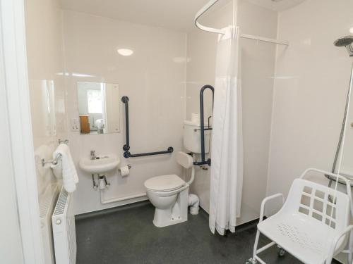 Phòng tắm tại Harcombe House Bungalow 1