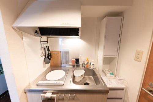 Kuchyň nebo kuchyňský kout v ubytování TRIP PERCH 30m2 最大5名 上北沢駅から徒歩6分 新宿から直通 デザイナー監修