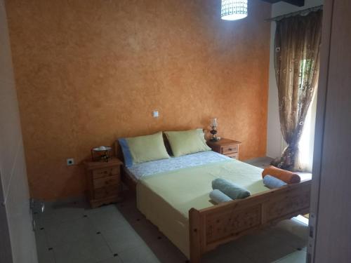 a bedroom with a bed and a window at Silver Coast Cottage Raches in Kouvéla