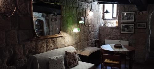 Posezení v ubytování LA CHASCONA DI FARNESE casa di tufo nel borgo
