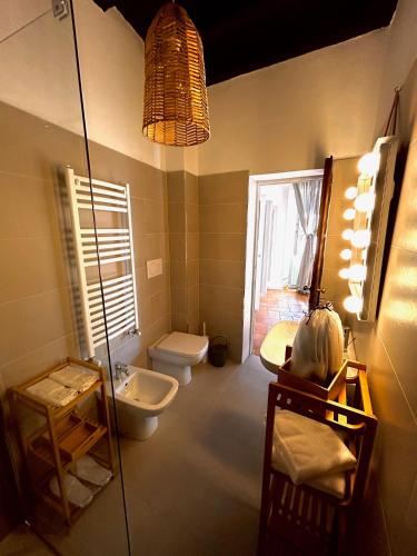 a bathroom with a shower and a toilet and a sink at Casa vacanze ViaColoniola37 in Como