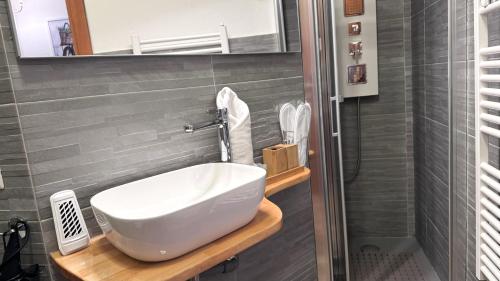 Ένα μπάνιο στο Ohana Florence Suite