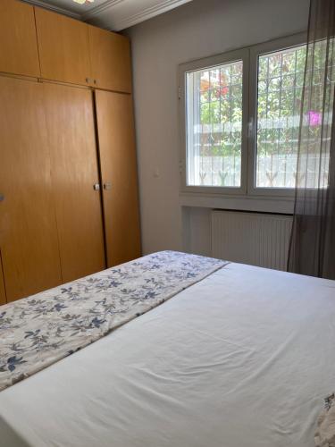 a bedroom with a bed and a window at S2 ain zaghwen nord la marsa in La Marsa