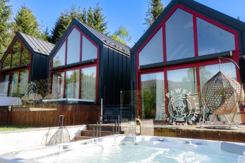 Afbeelding uit fotogalerij van Domki Nie Całkiem Święte in Smerek