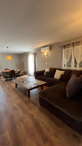 a living room with a couch and a table at Villa Léana in Monte