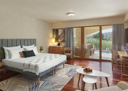 SEAFOS Luxury Resort & Spa - Limited Edition by Leonardo Hotels — Photo of the whole room