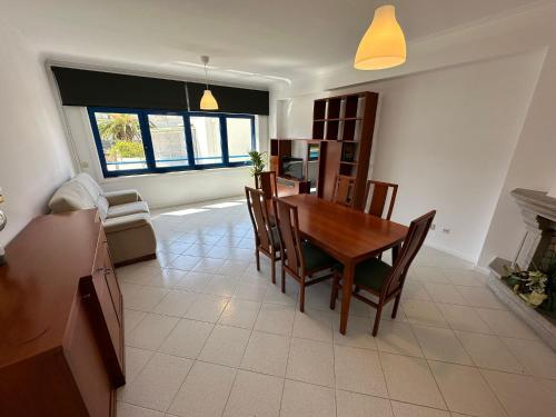 a kitchen and dining room with a table and chairs at apartamento da marginal in Esposende
