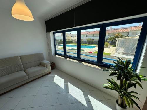 Swimmingpoolen hos eller tæt på apartamento da marginal