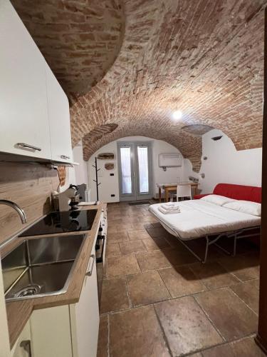 a room with a bed and a kitchen in a building at Ca' D'Rosina in Narzole