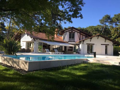 Villa BARADARENA avec piscine chauffée et jardin pour 10 personnes